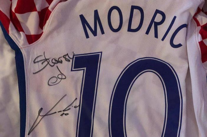 Dres Luke Modrića u kojem je igrao protiv Grka, završio u Slavonskom Brodu!