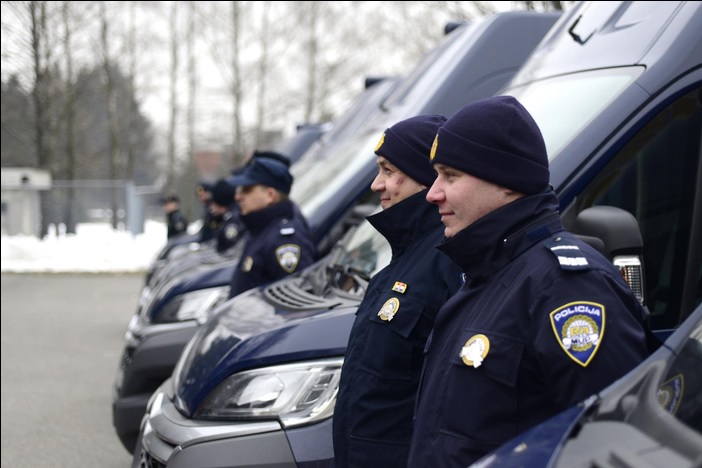 Četiri uhićenja zbog krijumčarenja migranata: Vozila zaustavljena na A3
