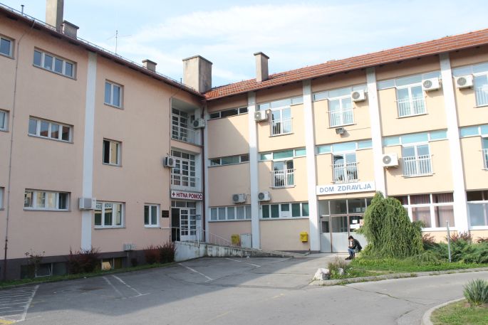Pijan pao s bicikla i vrijeđao djelatnike hitne pomoći