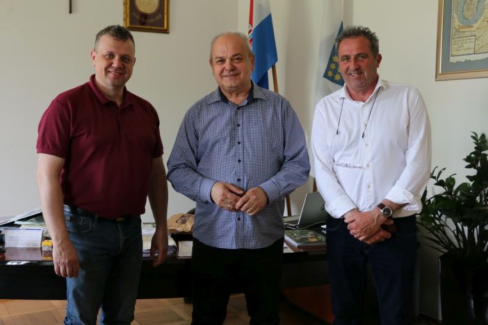 U Slavonskom Brodu posađeno novih 125 tisuća lukovica cvijeća