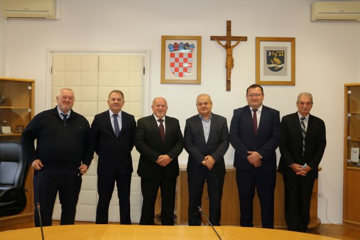 Gradonačelnik održao sastanak s predstavnicima Hrvata iz Republike Srpske i načelnikom Općine Brod