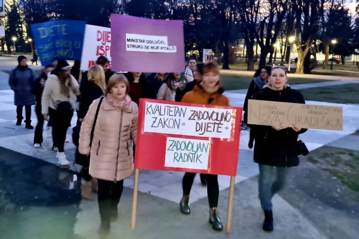 Održan mirni prosvjed povodom izmjena Zakona o predškolskom odgoju i obrazovanju