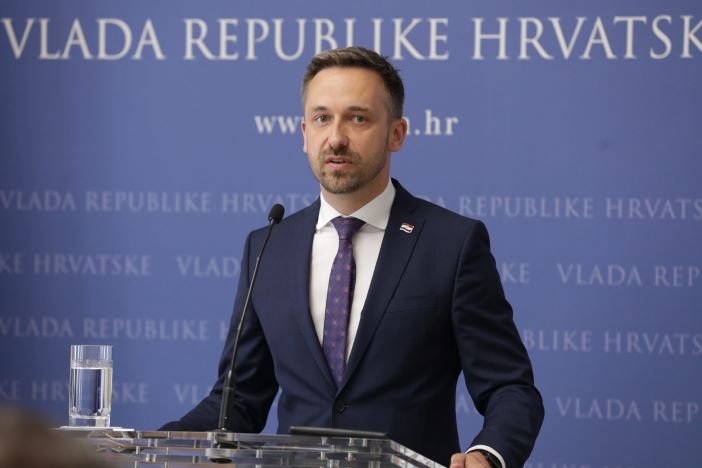 Rastu plaće za 250 000 državnih službenika