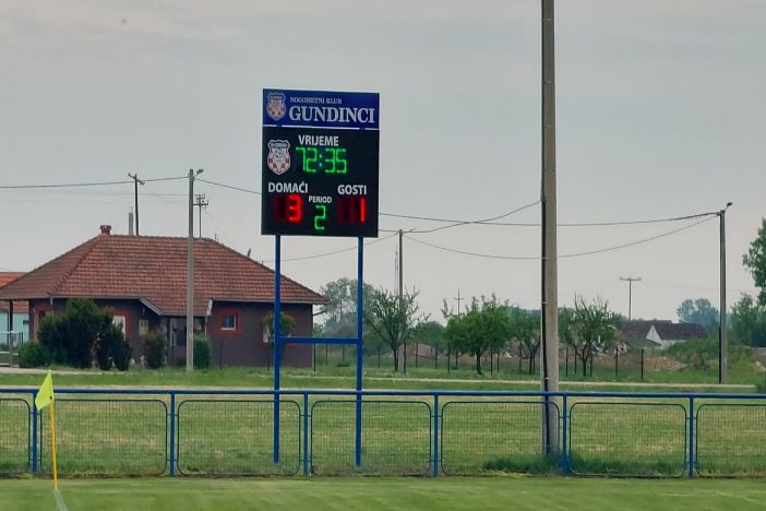 Novi semafor na stadionu u Gundincima