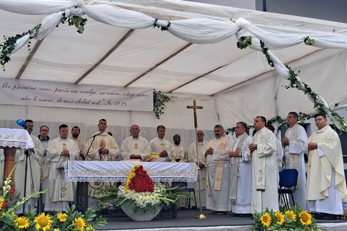 Mlada misa o. Josipa Brnjića, misionara spiritanca, u Župi Bezgrešnog Srca Marijina