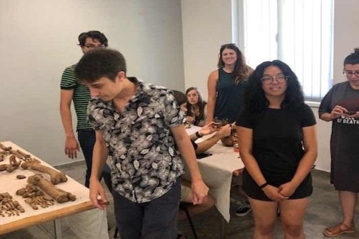 Studenti arheologije iz deset zemalja istražuju u Okučanima