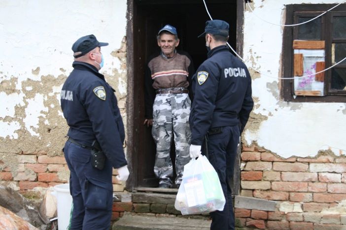Božićno svjetlo neka uđe u njihov dom